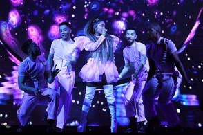 Opening Night Ariana Grande Sweetener World Tour 09 8 billboard 1548
